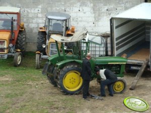 John Deere 300 Dane techniczne