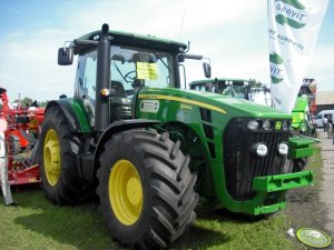 John Deere 8245R Dane techniczne