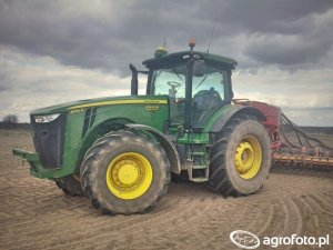 John Deere 8310R Dane techniczne