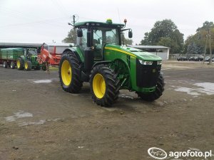 John Deere 8260R Dane techniczne