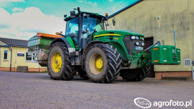John Deere 7930 Dane techniczne