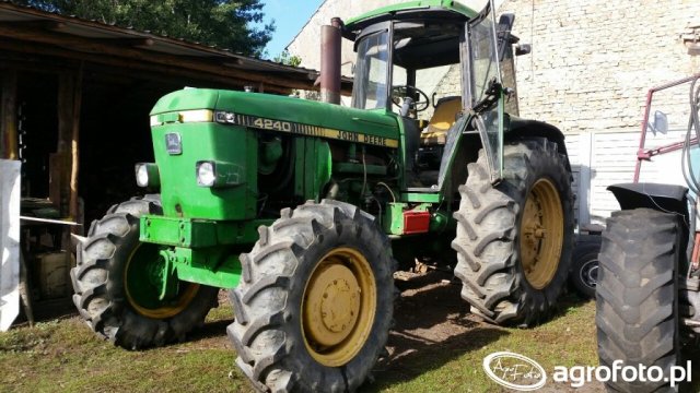 John Deere 4240 Dane techniczne