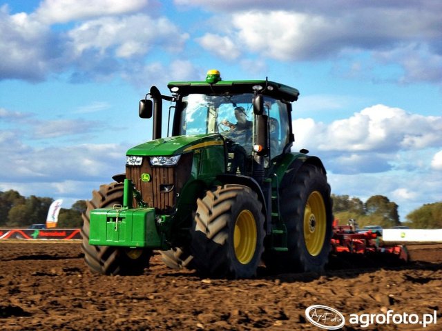 John Deere 7215R Dane techniczne